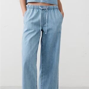 Banana Republic Factory Wide-Leg Mid-Rise Summer weight Pull-on Jean